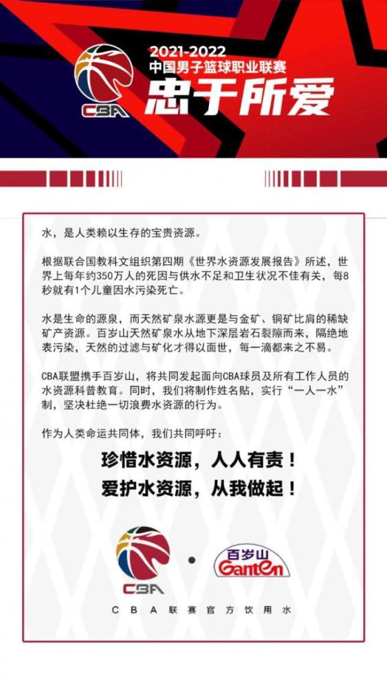 罗克出生于2005年2月28日，所以他已经年满18岁，可以正式加入巴萨。